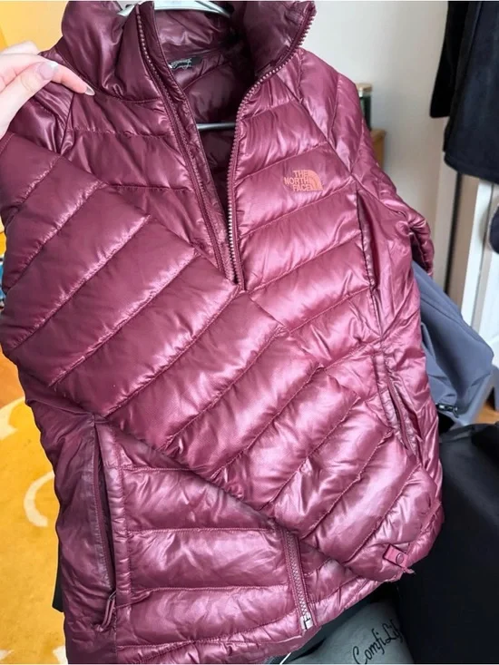 The North Face Women's Burgundy Packable Puffer Jacket - Picture 3 of 3
